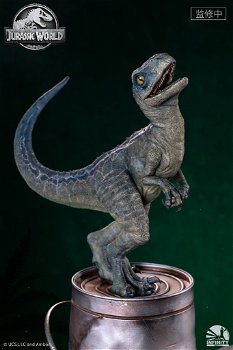 Infinity Studio Jurassic World Fallen Kingdom Owen and Baby Blue Statue - 3