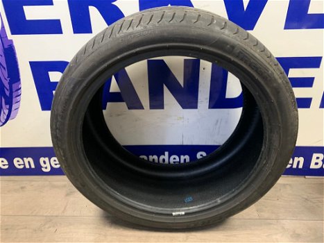 2x Pirelli 295/35/21 zomer autobanden op voorraad. Per stuk €65,- - 0