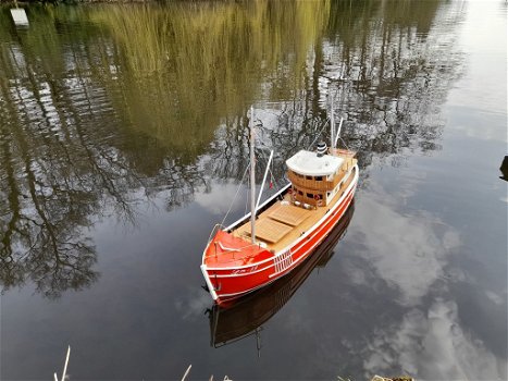 Mooie zeldzame RC Brixham trawler. Red Rose DM-89 1:50 80cm - 0