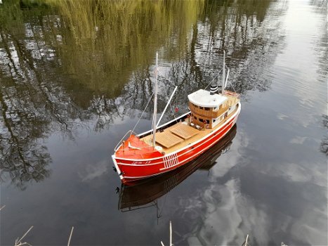Mooie zeldzame RC Brixham trawler. Red Rose DM-89 1:50 80cm - 4