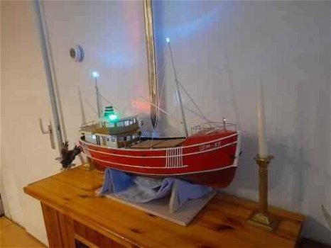 Mooie zeldzame RC Brixham trawler. Red Rose DM-89 1:50 80cm - 5