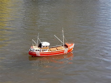 Mooie zeldzame RC Brixham trawler. Red Rose DM-89 1:50 80cm - 6