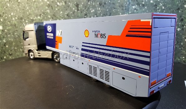 Mercedes Actros MP4 grijs HYUNDAI WRC 1:43 Ixo V848 - 1