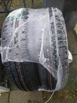 Nieuwe banden 145/65 R15 TL 72T - 1