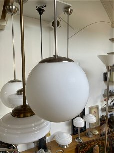 Gave Gispen matte bol lamp met een diameter van 25 cm.