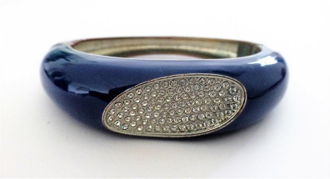 Donkerblauwe armband met strass - 0