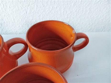 Grote retro schaal met 6 kopjes oranje bruin aardewerk - 4