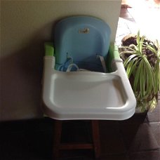 Stoelverhoger - baby - moov - een praktisch stoeltje