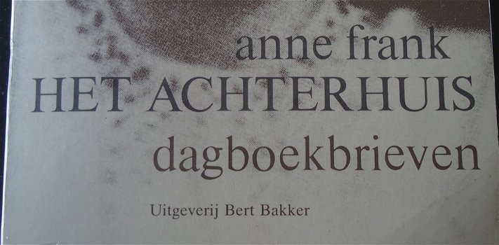 Het boek Het Achterhuis van Anne Frank (dagboekbrieven). - 7