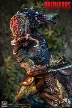 Infinity Studio Berserker Predator Statue - 3