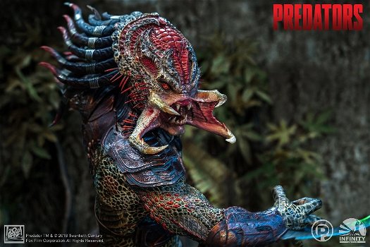 Infinity Studio Berserker Predator Statue - 4