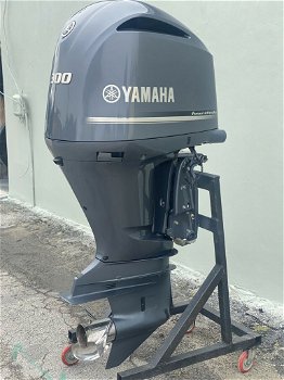 Yamaha 300hp Outboard Boat Engine - 1