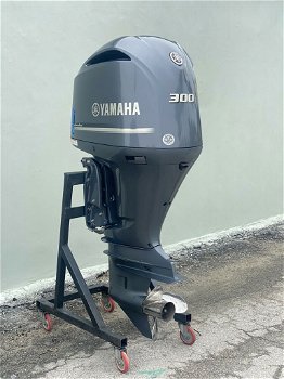 Yamaha 300hp Outboard Boat Engine - 3