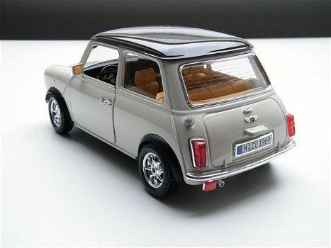 Nieuw modelauto Oldtimer Mini Cooper 1969 – Bburago 1:18 - 3