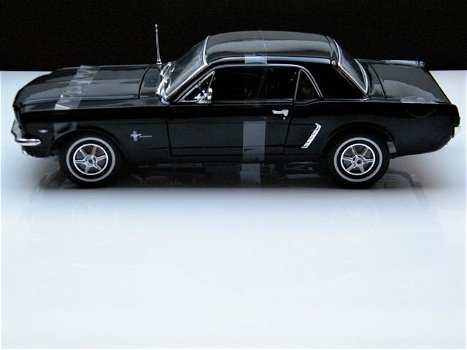 Nieuw schaalmodel Ford Mustang Coupe 1964 /65 – Welly 1:18 - 2