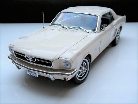Nieuw schaal modelauto Ford Mustang Coupe 1964 /65 – Welly 1:18 - 5