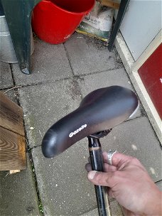 Te koop. Sportief kinderfiets zadel .