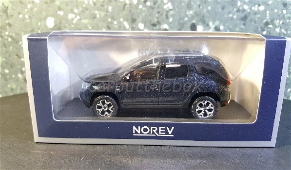 Dacia Duster grijs 1:43 Norev - 3