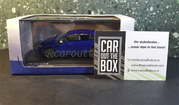 VW Golf VIII R blauw 1:43 Solido Sol052 - 5