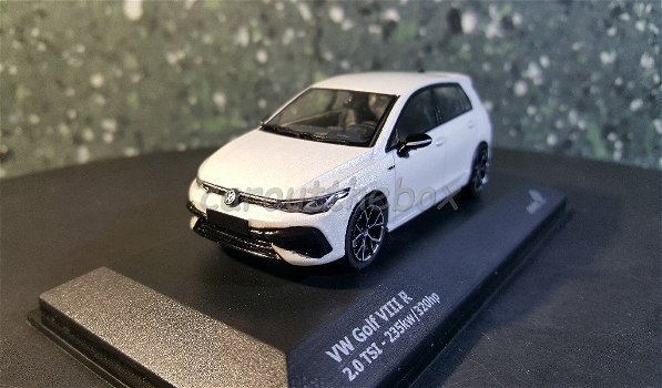 VW Golf VIII R wit 1:43 Solido Sol053 - 1