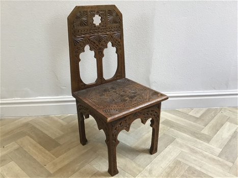 Antieke stoel met hand bewerking - 1