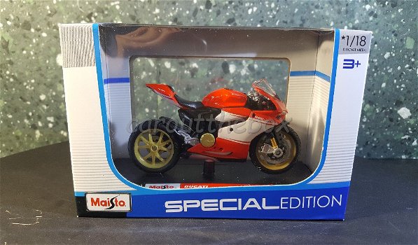 Ducati 1199 Superleggera rood/wit 1:18 Maisto MA244 - 3