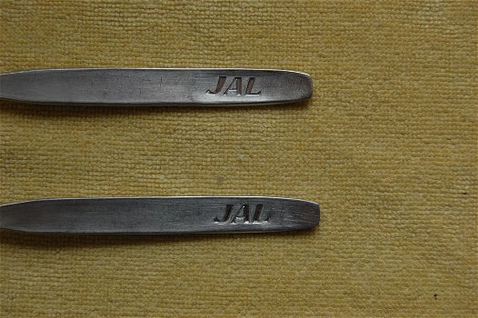 JAL: 2 vorkjes - 1