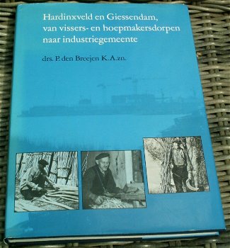 Hardinxveld en Giessendam. den Breejen. ISBN 907096001x. - 0