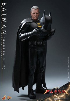 Hot Toys The Flash Batman Modern Suit MMS712 - 4