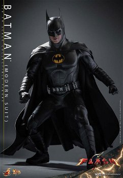 Hot Toys The Flash Batman Modern Suit MMS712 - 5