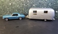 Ford Mustang 1968 + Airstream caravan 1/43 Norev