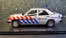 Mercedes Benz 190 POLITIE NL 1/18 Triple9