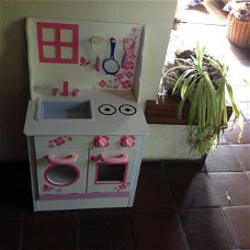 Kinder/ speelkeuken: wit met roze details.