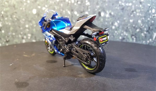 Suzuki GSX-R 1000 R 2021 blauw 1:18 Bburago B073 - 3