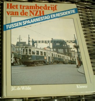 Het trambedrijf van de NZH. J.C. de Wilde.ISBN 9020117548. - 0