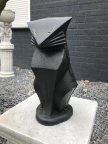 sculptuur van een poes, kat