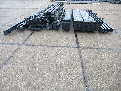 Nieuwe staalconstructie 10.00 x 30.00m gepoedercoat (300m2) - 0