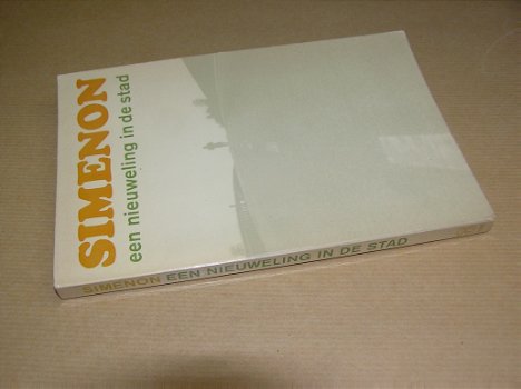 Een Nieuweling in de Stad -Georges Simenon - 2