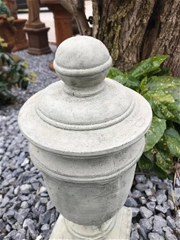 Een stenen urn , urn - 5