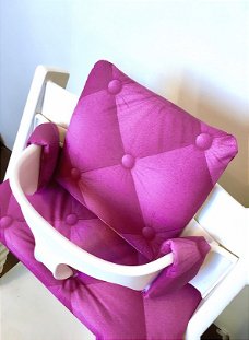 Prachtige fuchsia gecoate triptrap kussens voor de stokke kinderstoel