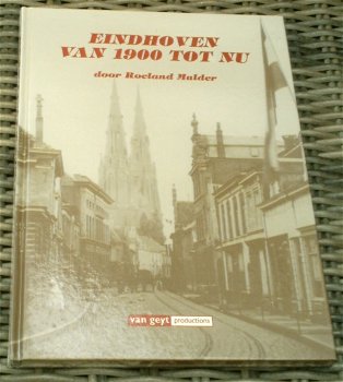 Eindhoven van 1900 tot 1995. Roeland Mulder.ISBN 9612231060. - 0