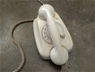Antieke witte telefoon met draaischijf - 0 - Thumbnail