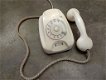 Antieke witte telefoon met draaischijf - 1 - Thumbnail