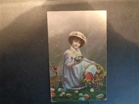 jaren 20 ansichtkaart meisje - gelopen - versierd met goudglitters - 0