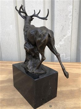 Een brons beeld hert , hert - 4