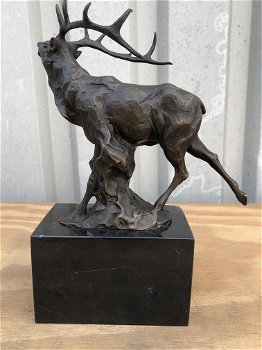 Een brons beeld hert , hert - 5