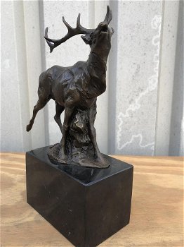 Een brons beeld hert , hert - 7