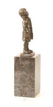 Een bronzen beeld ,jongen - 6