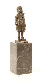 Een bronzen beeld ,jongen - 7