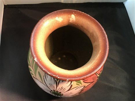 Aardewerken bolle vaas met bloemmotief ( zgn crisisaardewerk) - 1